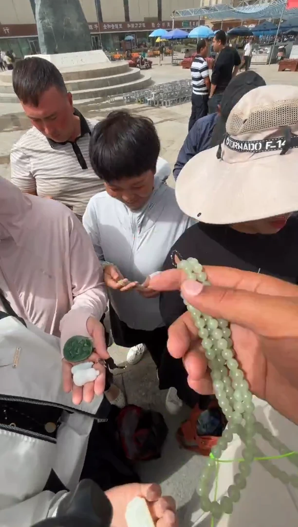 未镶嵌和田玉（糖玉）挂件和田玉