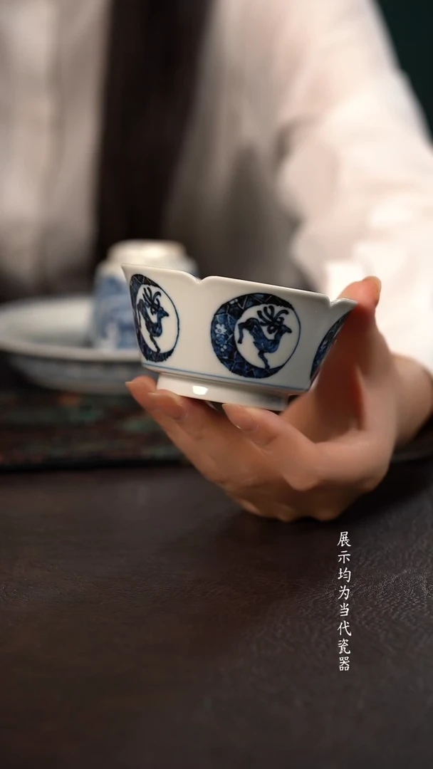 微瑕雲山敬古团纹小鹿花口杯