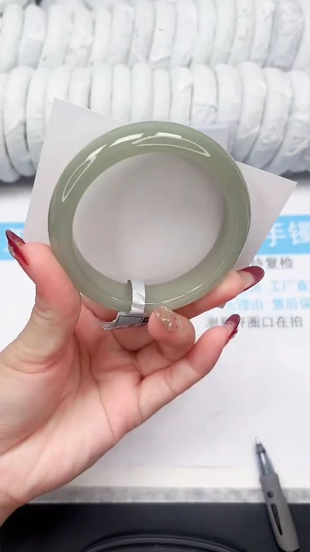 未镶嵌手镯石英质玉101-55.6DK