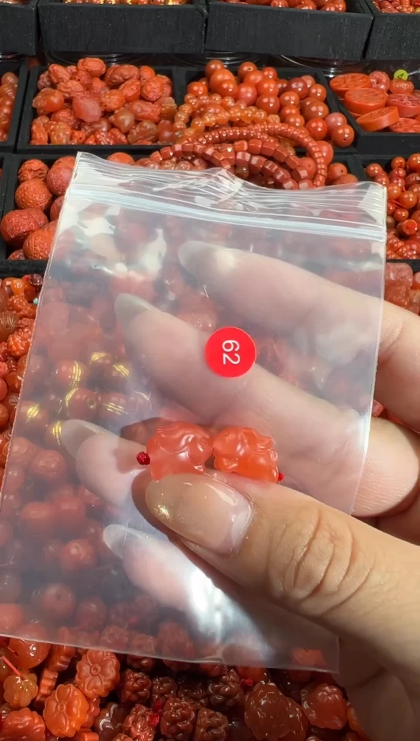 南红玛瑙未镶嵌颈饰1