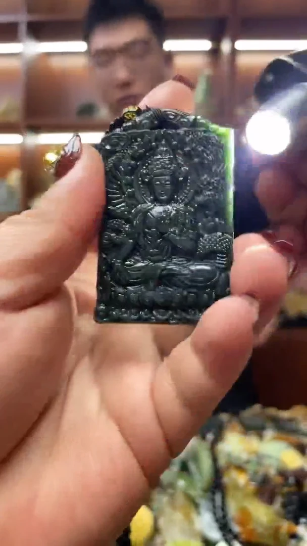 未镶嵌蛇纹石玉吊坠