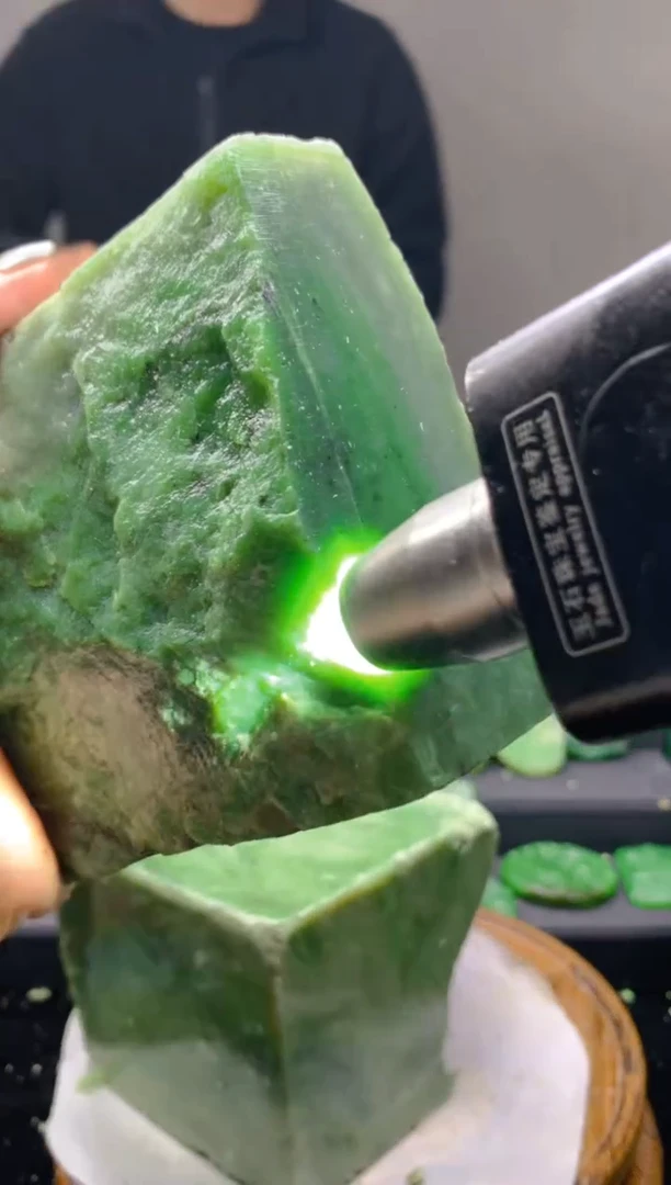 未镶嵌和田玉珠宝半成品1