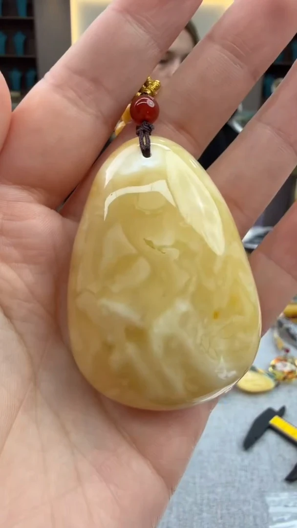 琥珀颈饰未镶嵌440秒拍号 假一罚三