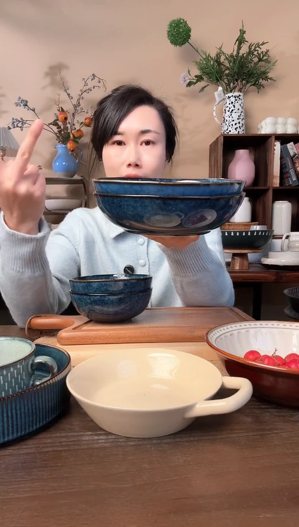 7.5英寸窑变蓝浅碗2只微瑕