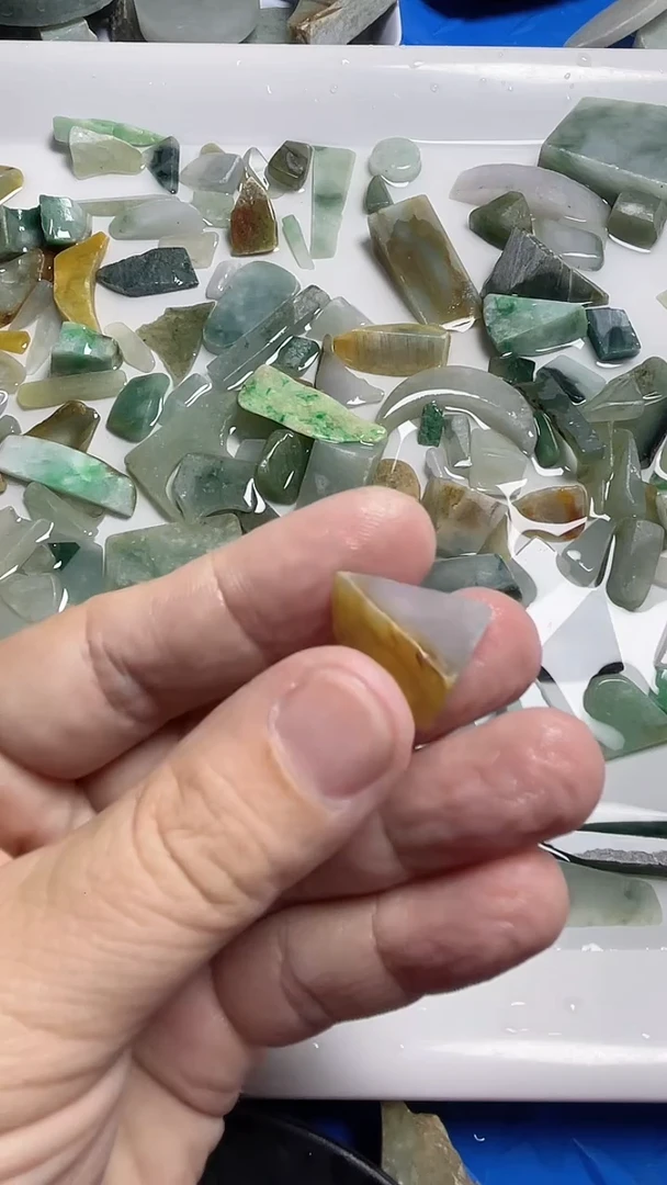 翡翠裸石翡翠小边料