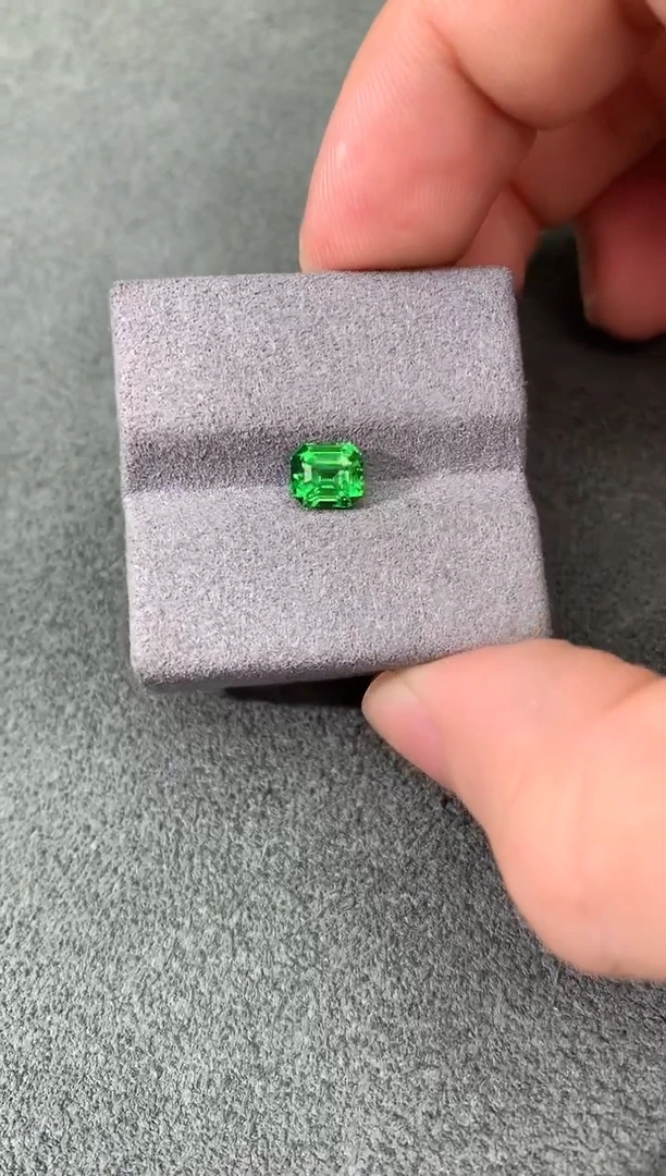 未镶嵌裸石石榴石（沙弗莱）卡扎尼 1.12CT