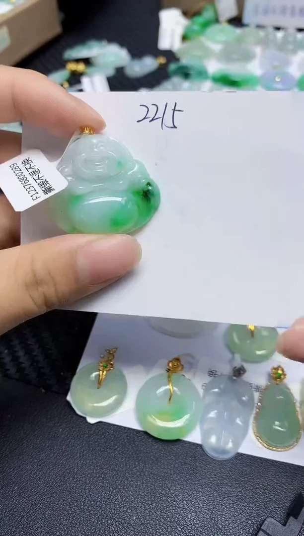 翡翠18K金镶嵌颈饰天然缅甸翡翠A货