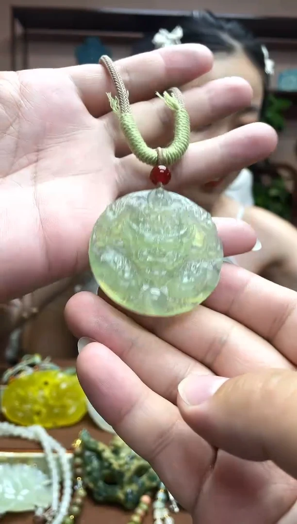 岫玉未镶嵌吊坠·