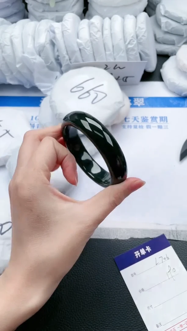 【闪购商品】和田玉手镯未镶嵌L706