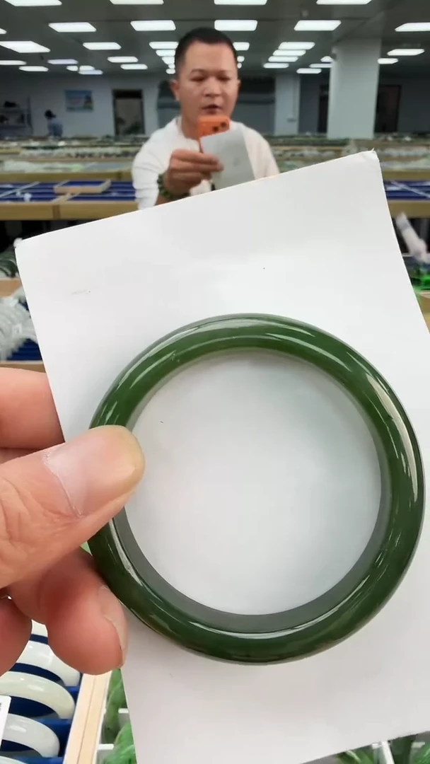 未镶嵌手镯和田玉碧玉菠菜绿正圈手镯圈口58