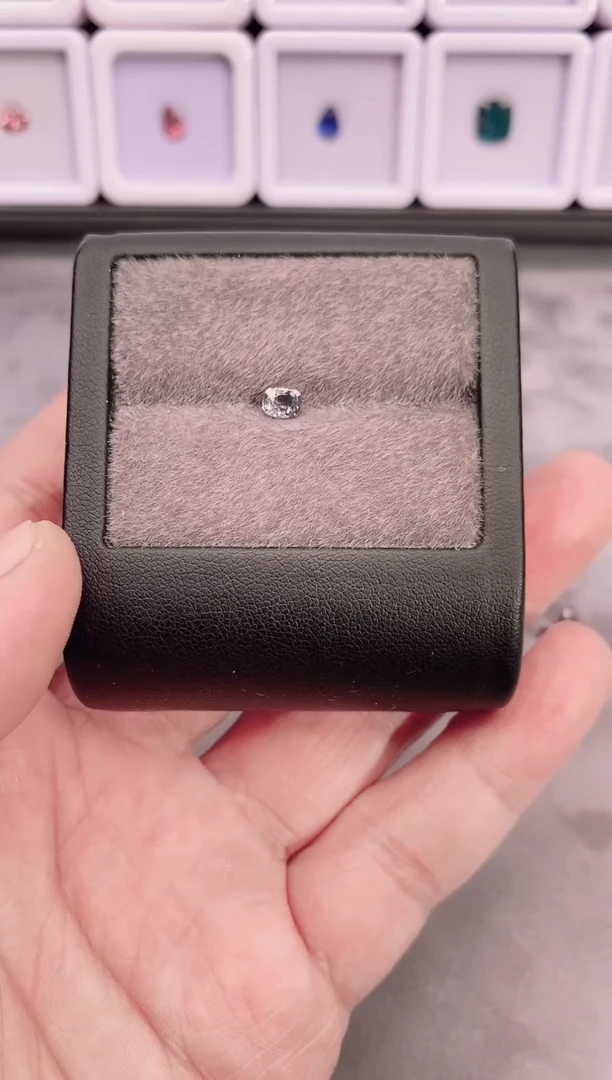 未镶嵌裸石尖晶石0.5