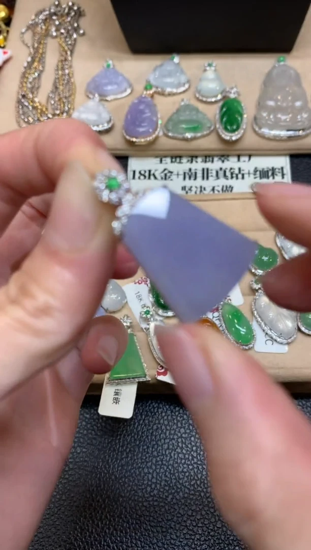 【闪购商品】翡翠颈饰18K金镶嵌无事牌【无服务费】