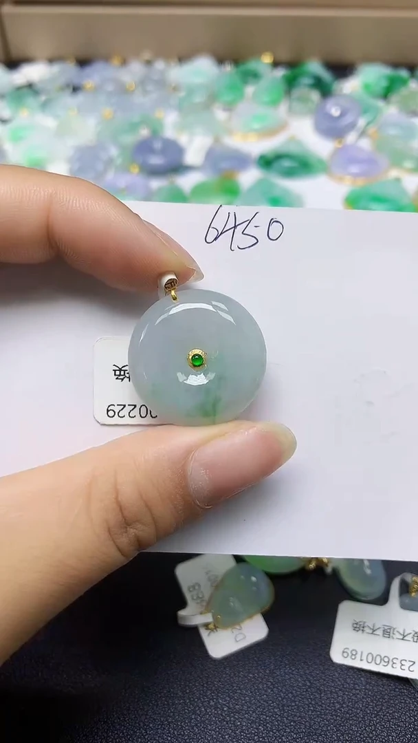 翡翠18K金镶嵌颈饰天然缅甸翡翠A货
