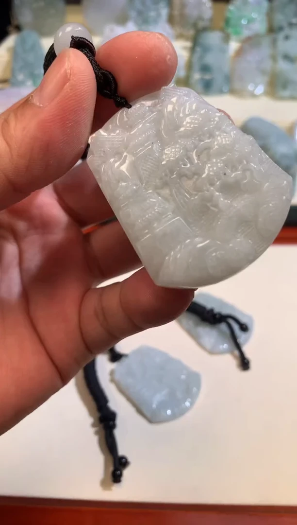 翡翠未镶嵌颈饰4/18/053多样性发其一