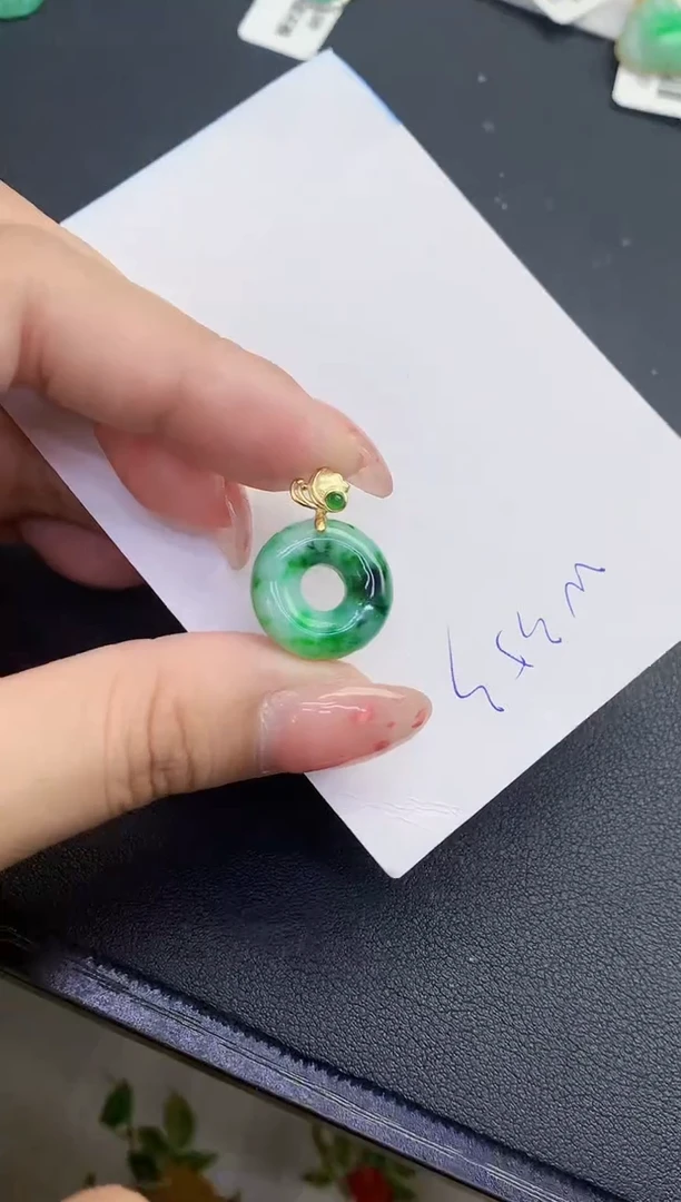 翡翠未镶嵌颈饰缅甸天然翡翠A货