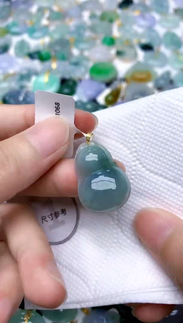 颈饰18K金镶嵌翡翠天然A货翡翠