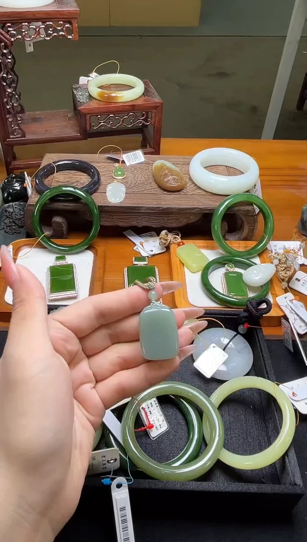 吊坠(不含链)未镶嵌和田玉吐拉牧场 无事牌