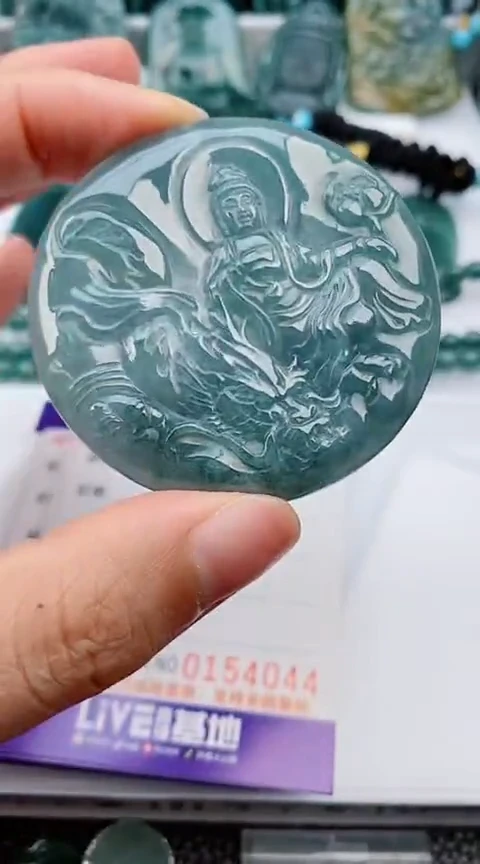 翡翠未镶嵌颈饰