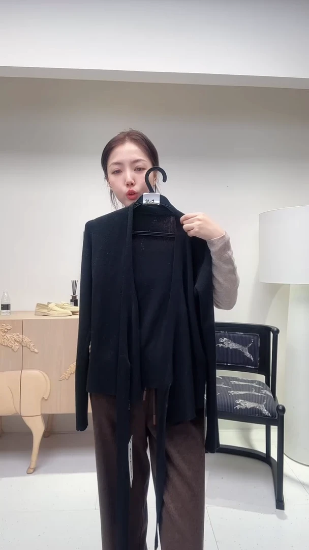 黑色法式休闲羊毛衫