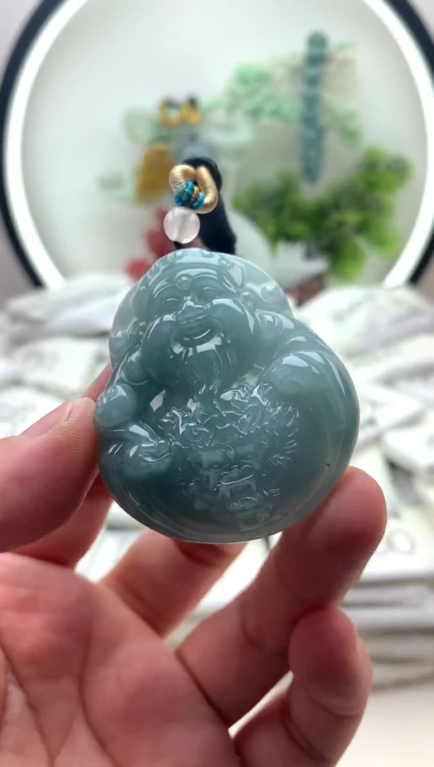 翡翠未镶嵌颈饰财神