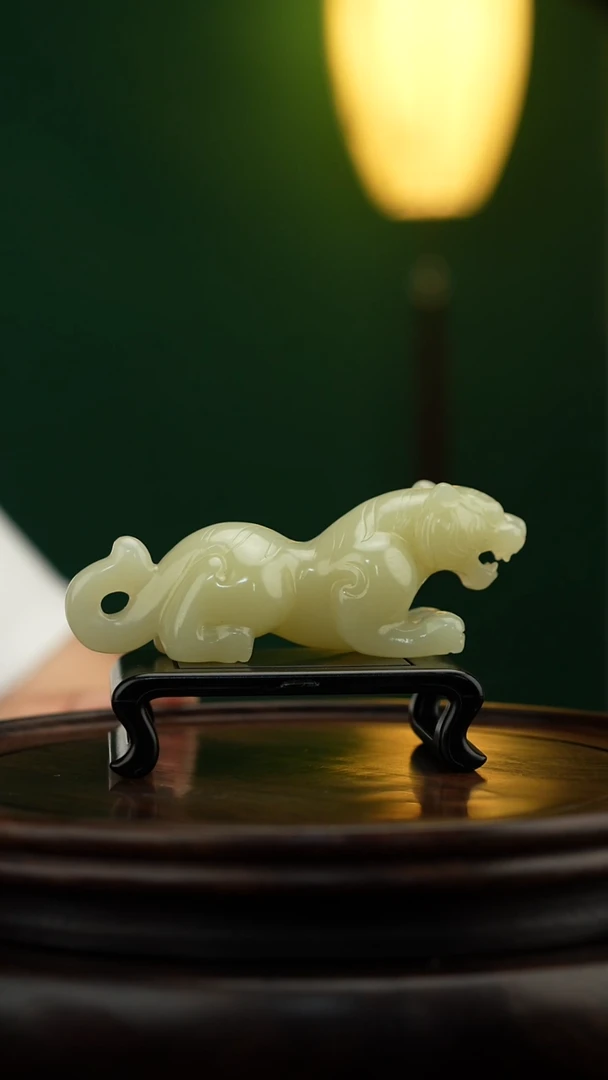 玉【虎虎生威】天然玉手把件