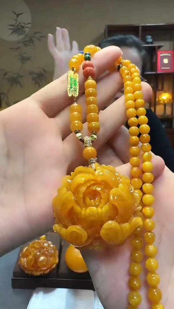 蜜蜡吊坠(赠链)未镶嵌天然保真蜜蜡牡丹花套装