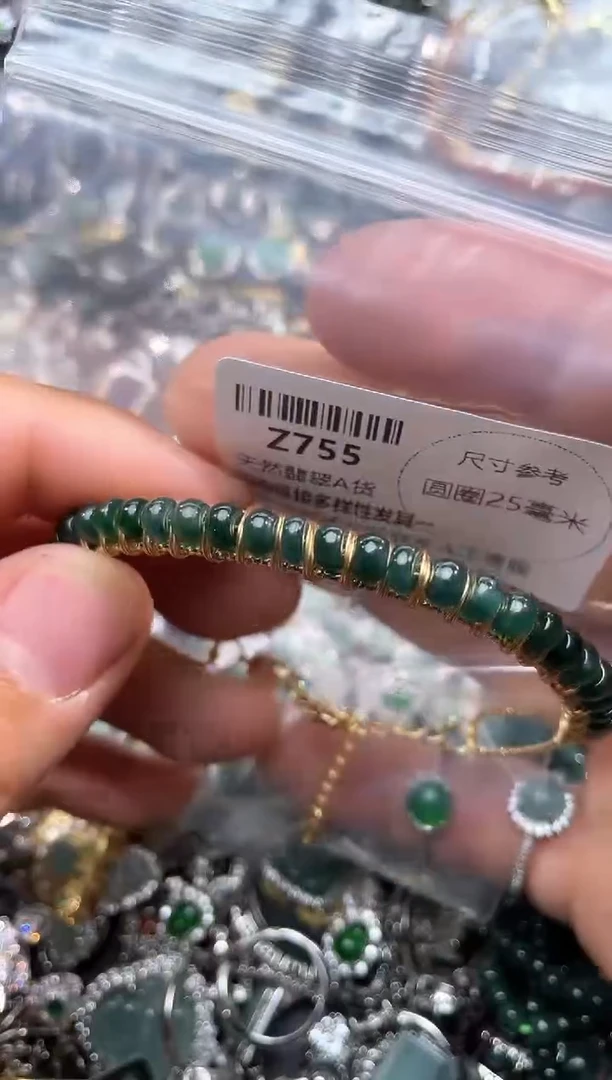 【闪购商品】翡翠颈饰未镶嵌Z755半镯