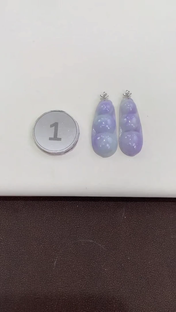 翡翠18K金镶嵌吊坠(赠链)天然缅甸a货翡翠(多样性发其一