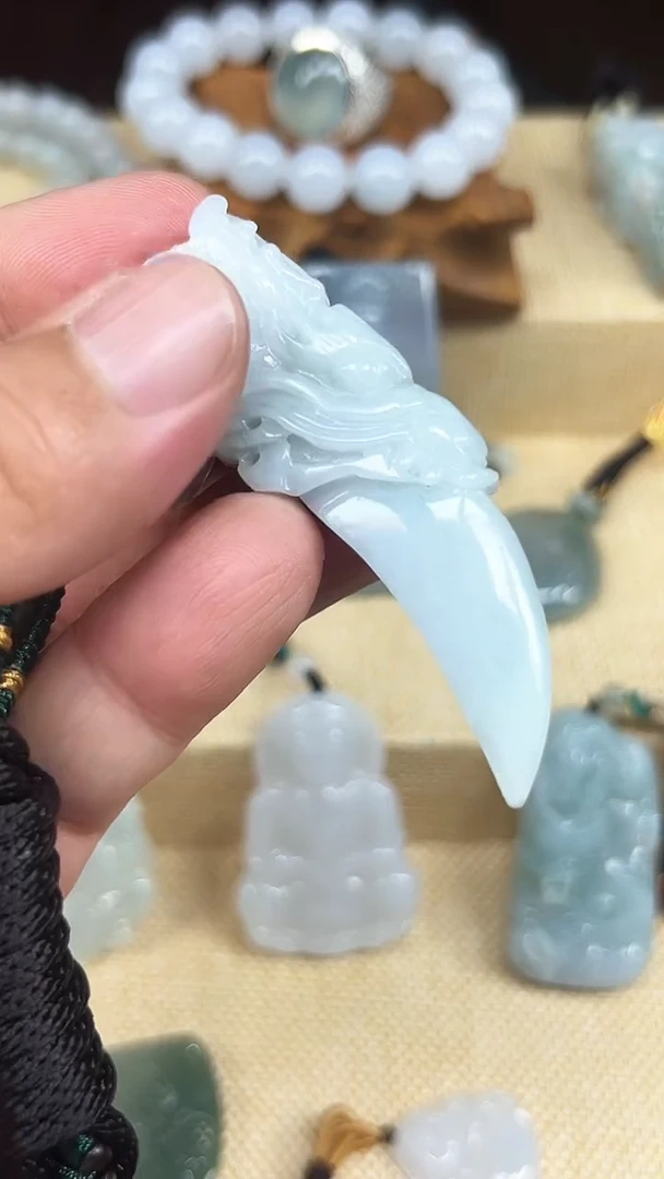 颈饰未镶嵌翡翠天然A货翡翠吊坠