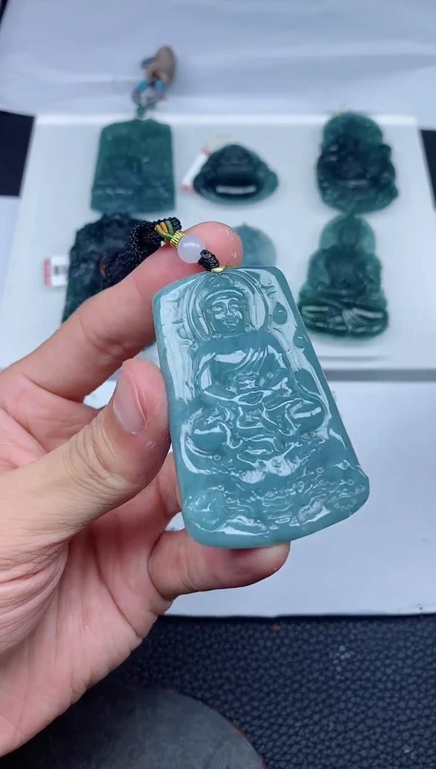翡翠未镶嵌颈饰