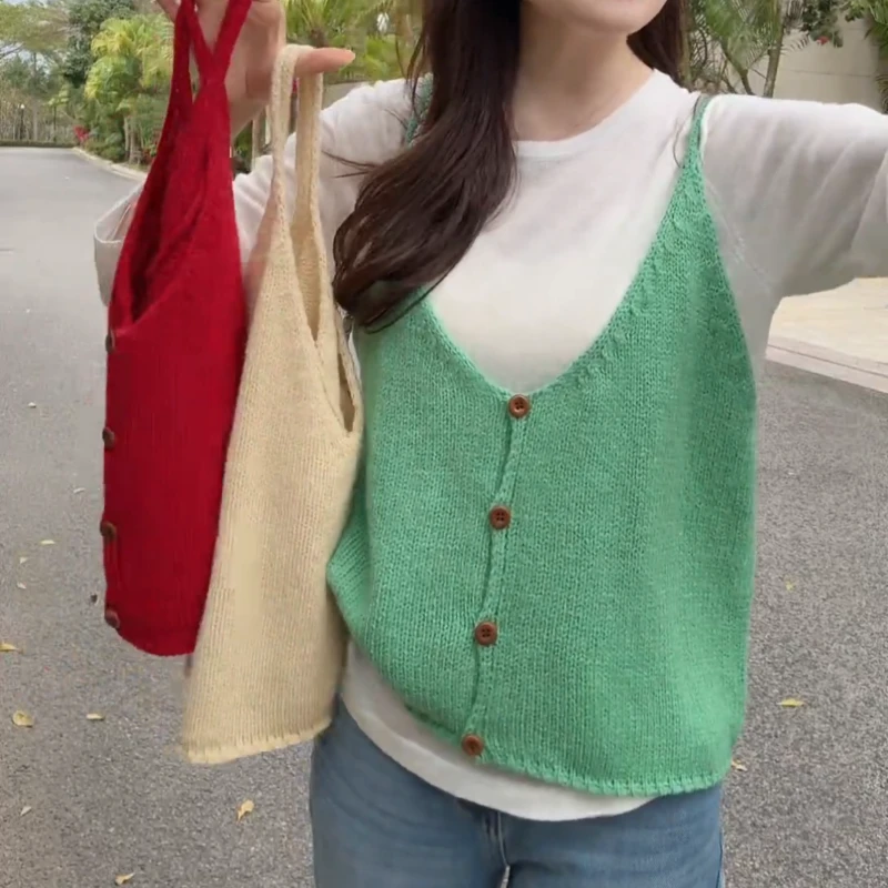 2025新款气质时尚高级四扣针织背心LK2501681