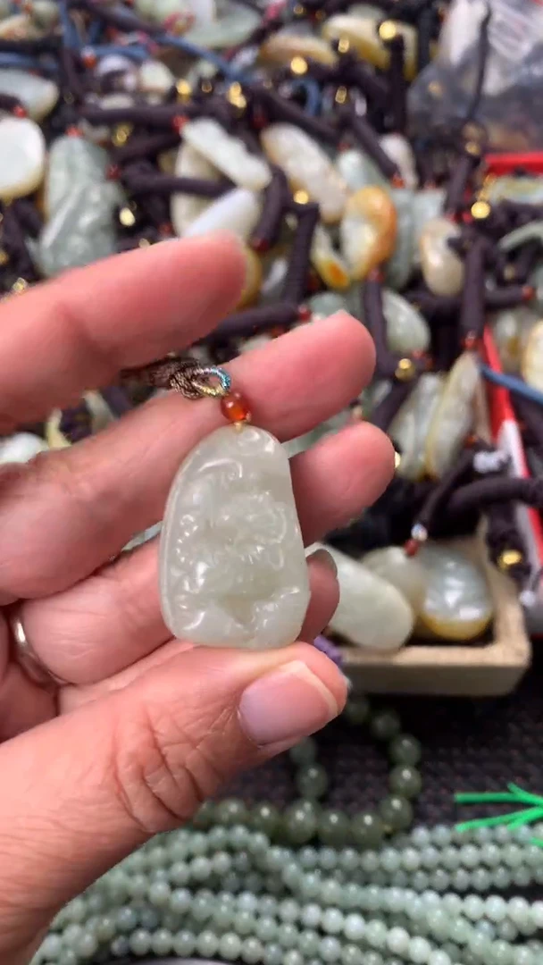 【闪购商品】和田玉颈饰未镶嵌多样性发货没有证书拍一发一有瑕