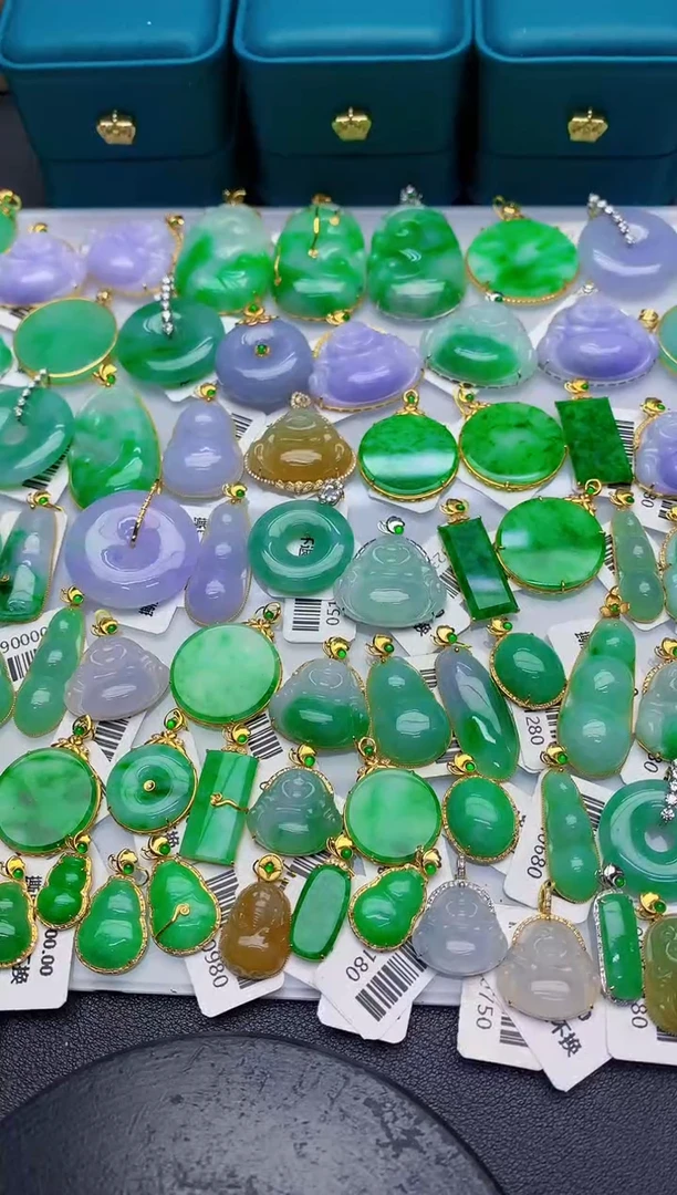 翡翠18K金镶嵌颈饰缅甸天然翡翠a货