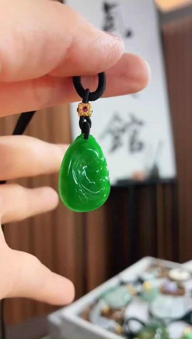 颈饰未镶嵌翡翠吊坠
