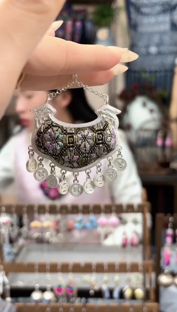 织绣民族风非遗老绣苗银饰品420