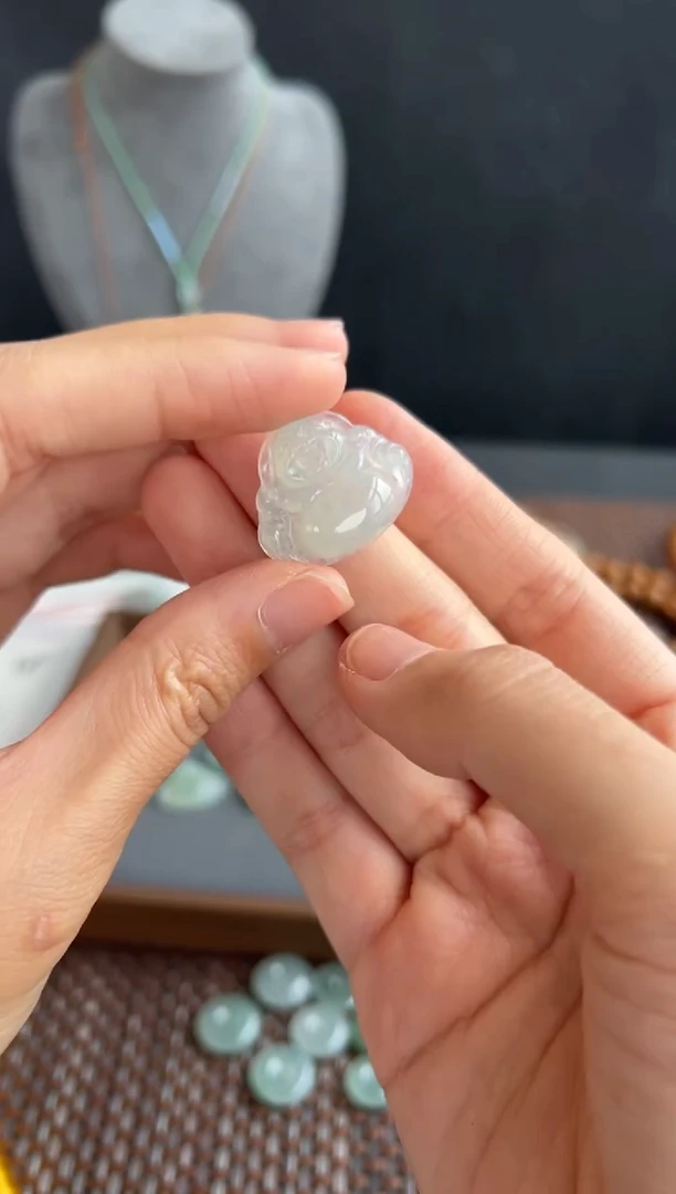 翡翠未镶嵌颈饰40买断