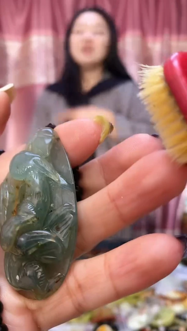 未镶嵌岫玉吊坠