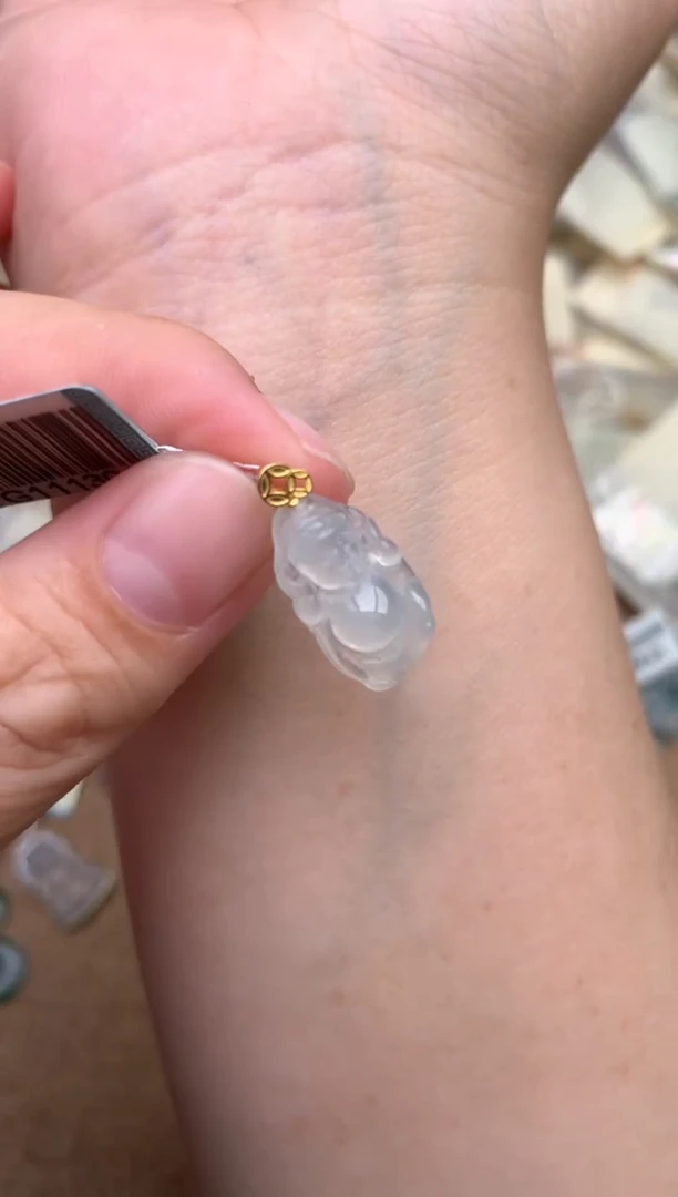 18K金镶嵌挂件翡翠一