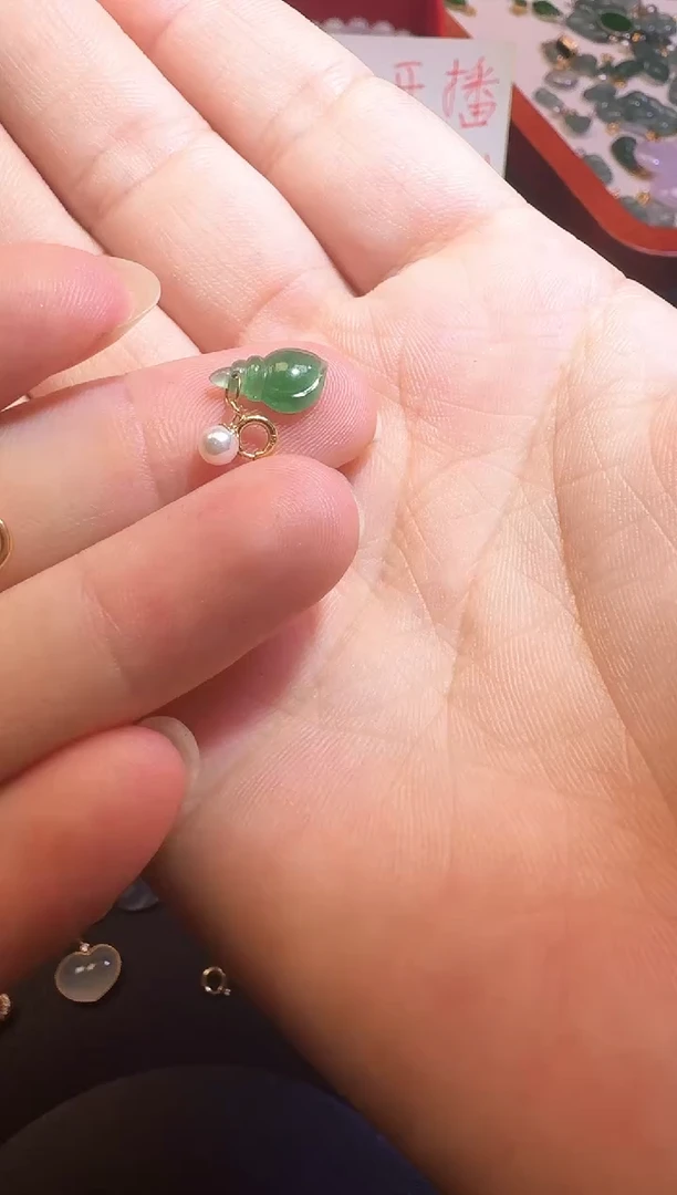 翡翠18K金镶嵌颈饰天然A货翡翠