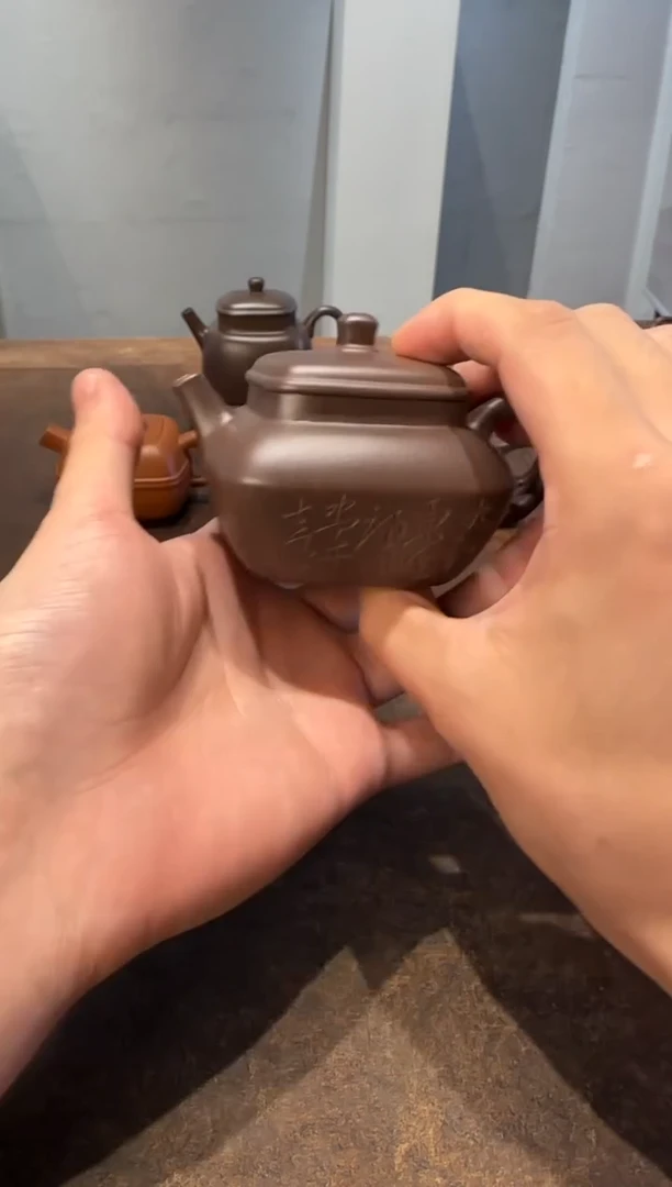 茶壶紫砂不**。天青合欢