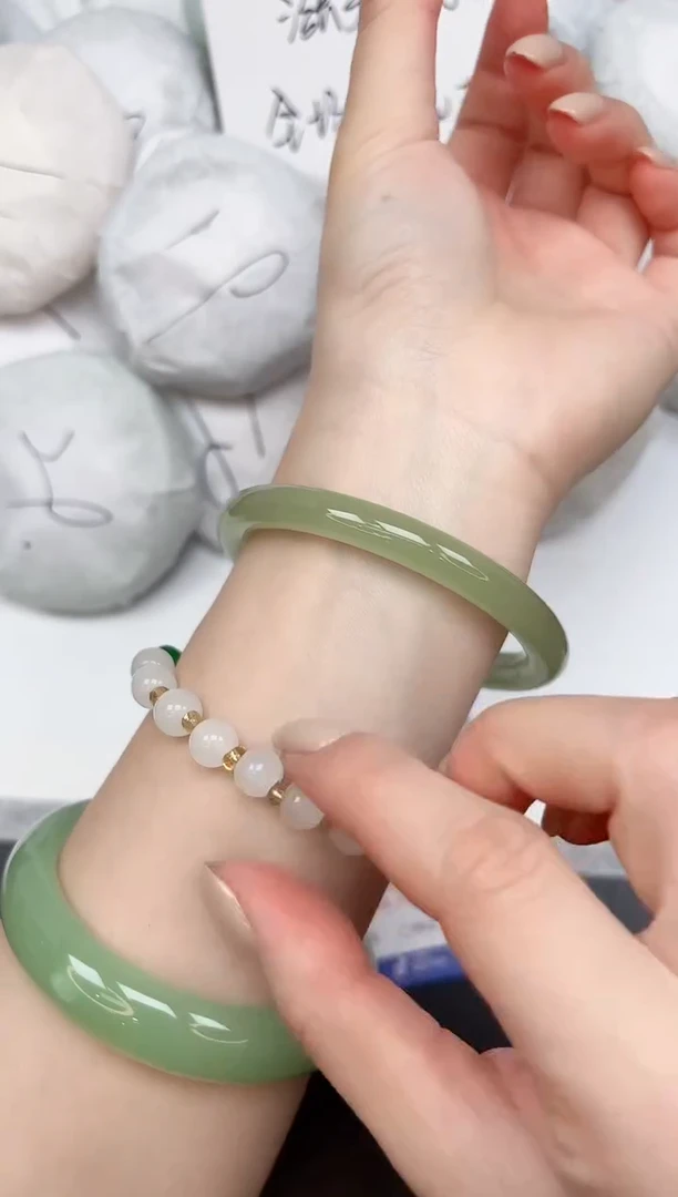 未镶嵌手镯石英质玉23/5859