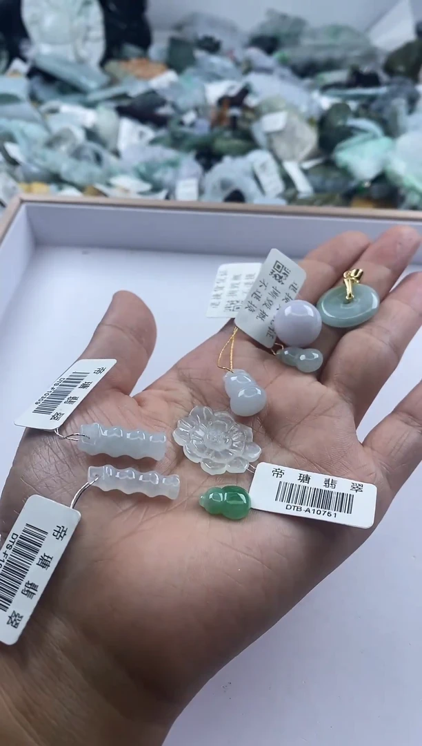 翡翠未镶嵌吊坠(不含链)北*002382