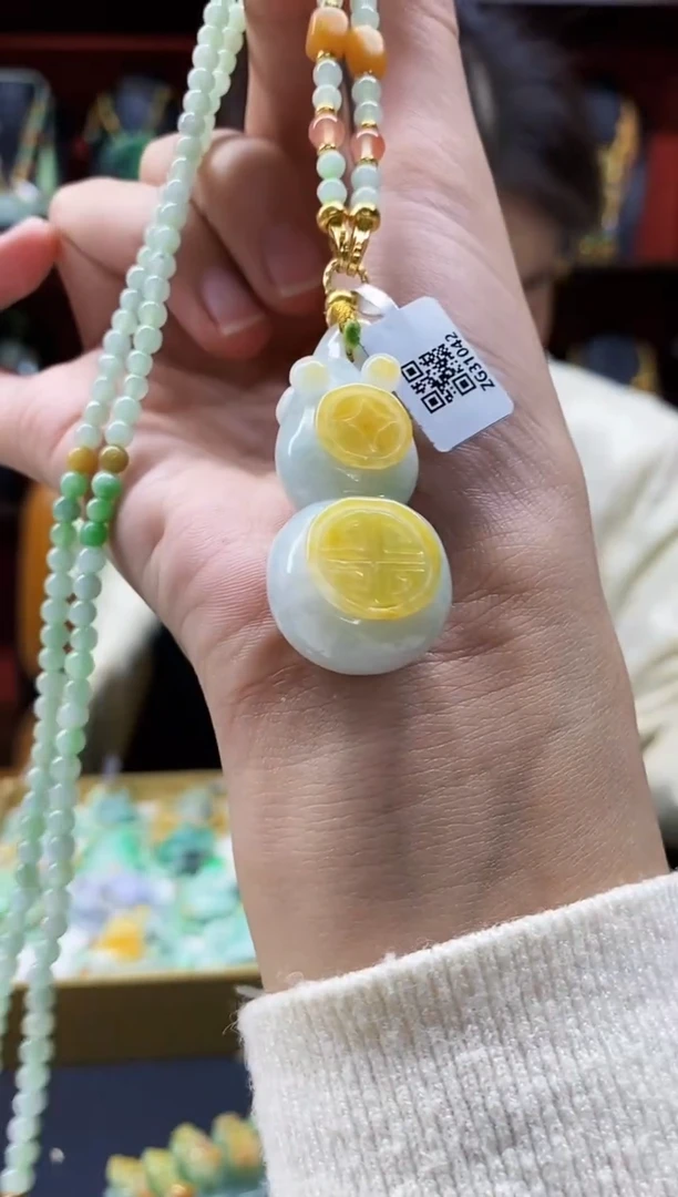 颈饰未镶嵌翡翠净****?吊坠