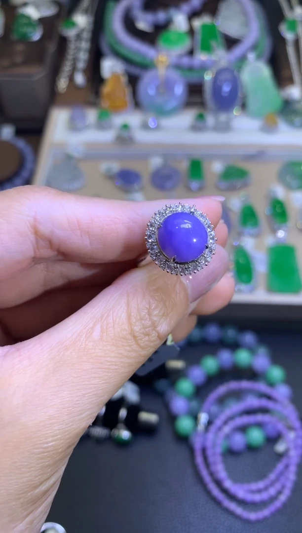 翡翠18K金镶嵌颈饰翡翠A货