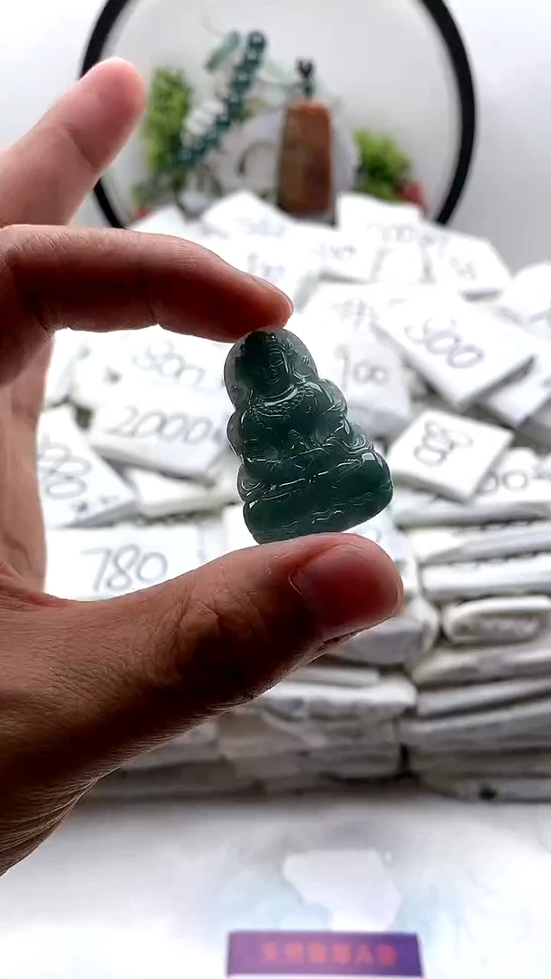 翡翠未镶嵌颈饰小度母【品质一般介意慎拍】