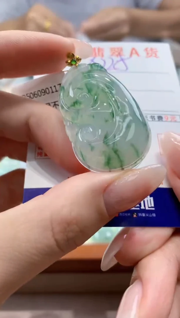 翡翠18K金镶嵌颈饰 天然A货翡翠挂件