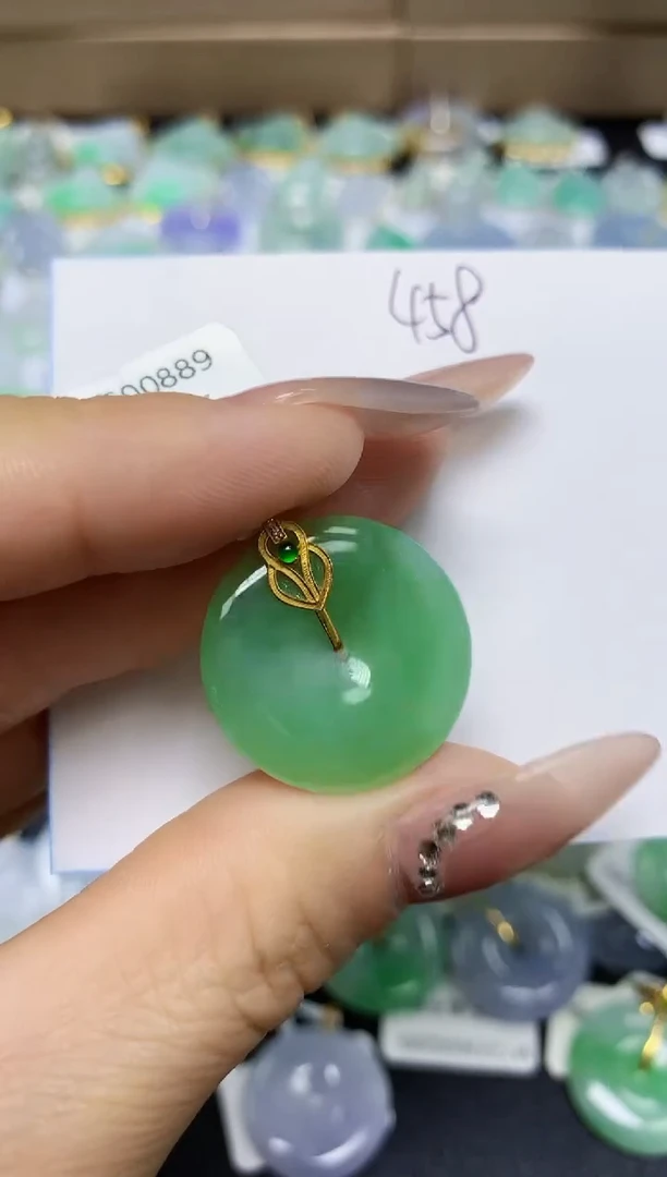 翡翠18K金镶嵌颈饰天然翡翠A货