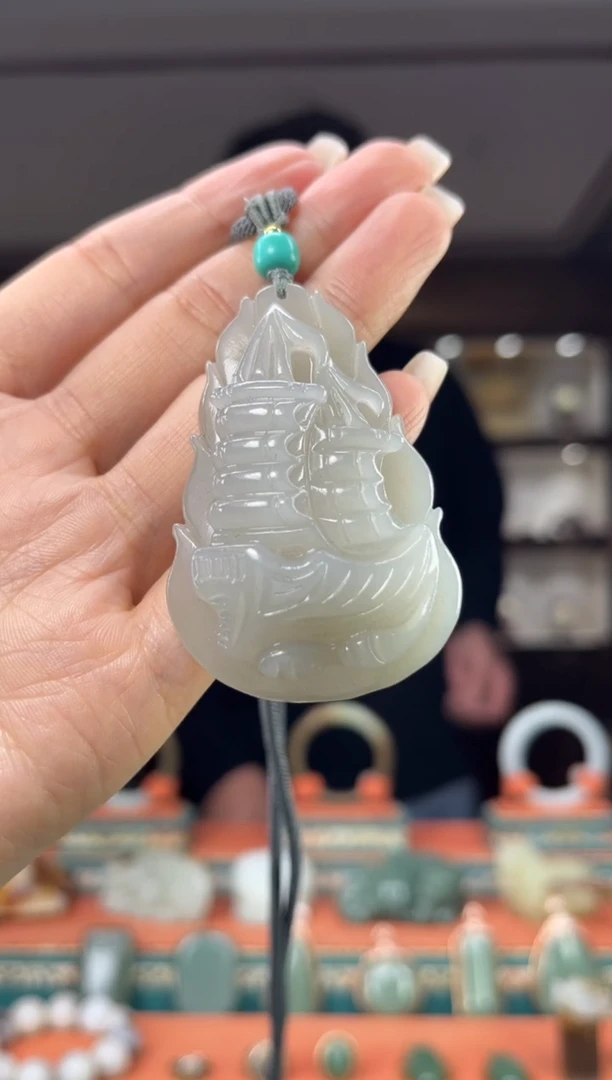 颈饰未镶嵌和田玉佩佩