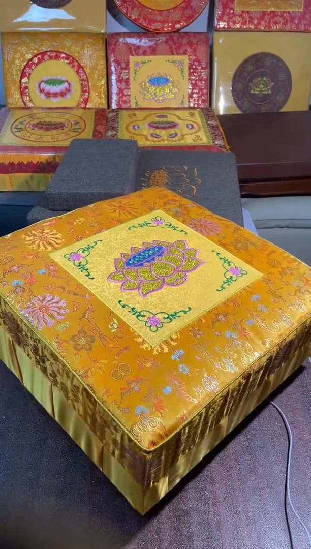绸缎60x60方形内方金莲+80x80子母打坐垫