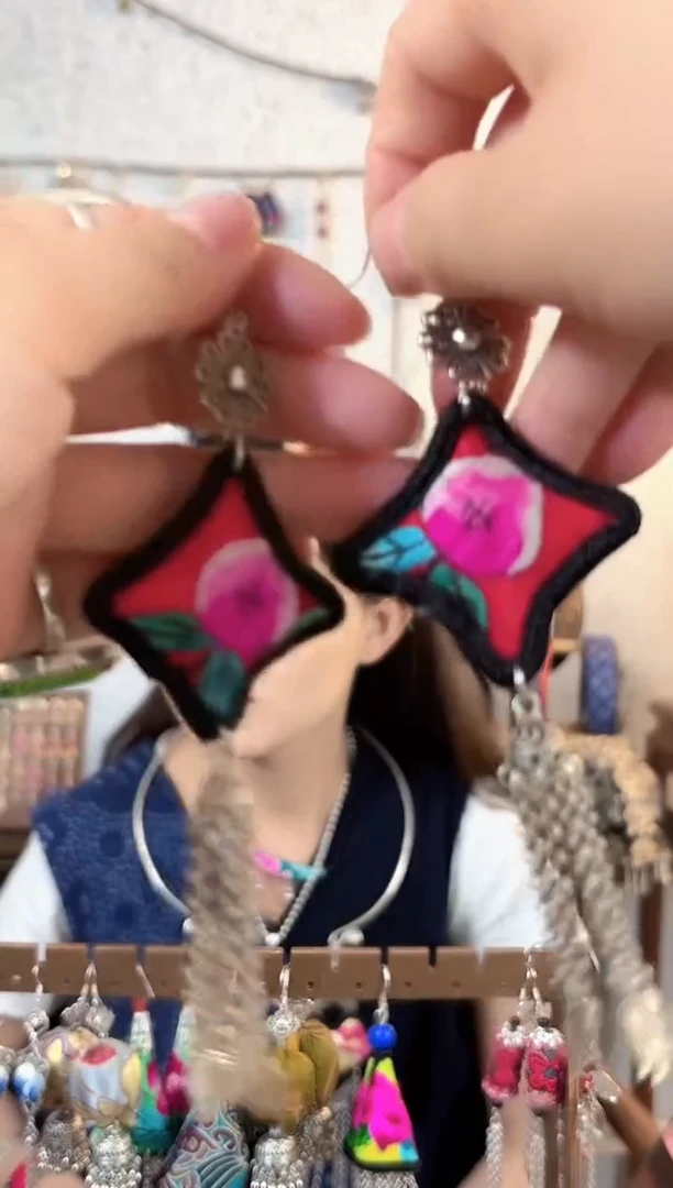 织绣彩云南阁非遗老绣饰品121